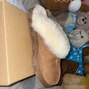 Brand New Ugg Coquette Slippers, Chestnut size 6 women’s.